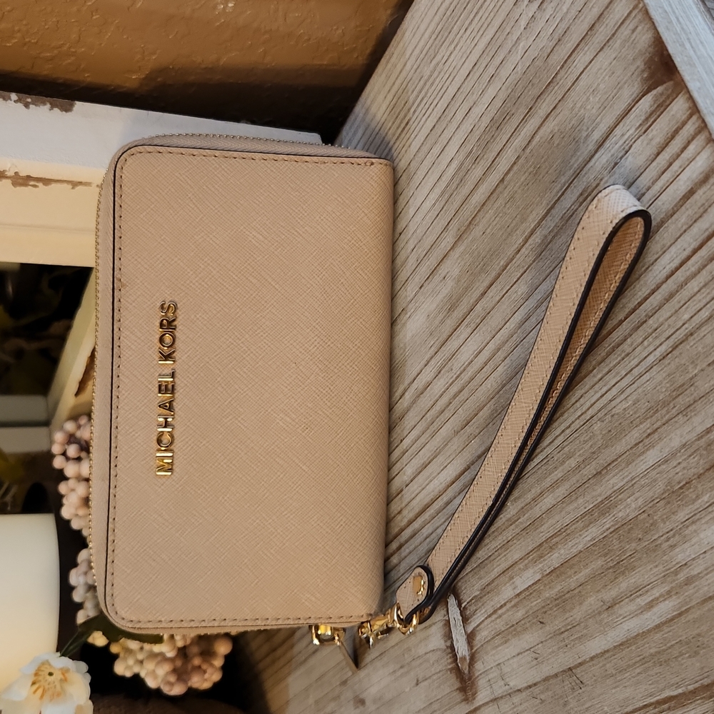 Michael Kors Cream Wristlet Wallet